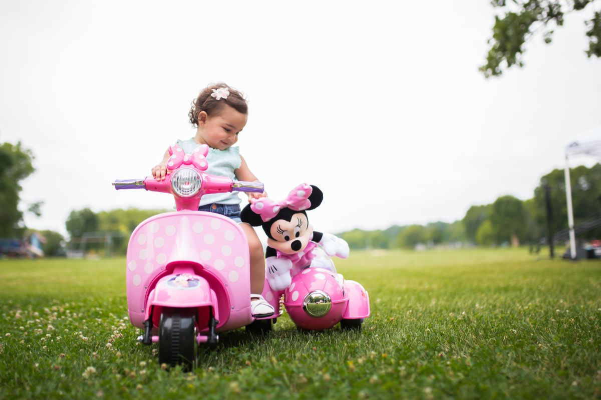 Minnie Mouse Happy Helpers Scooter With Side Car Kid Trax