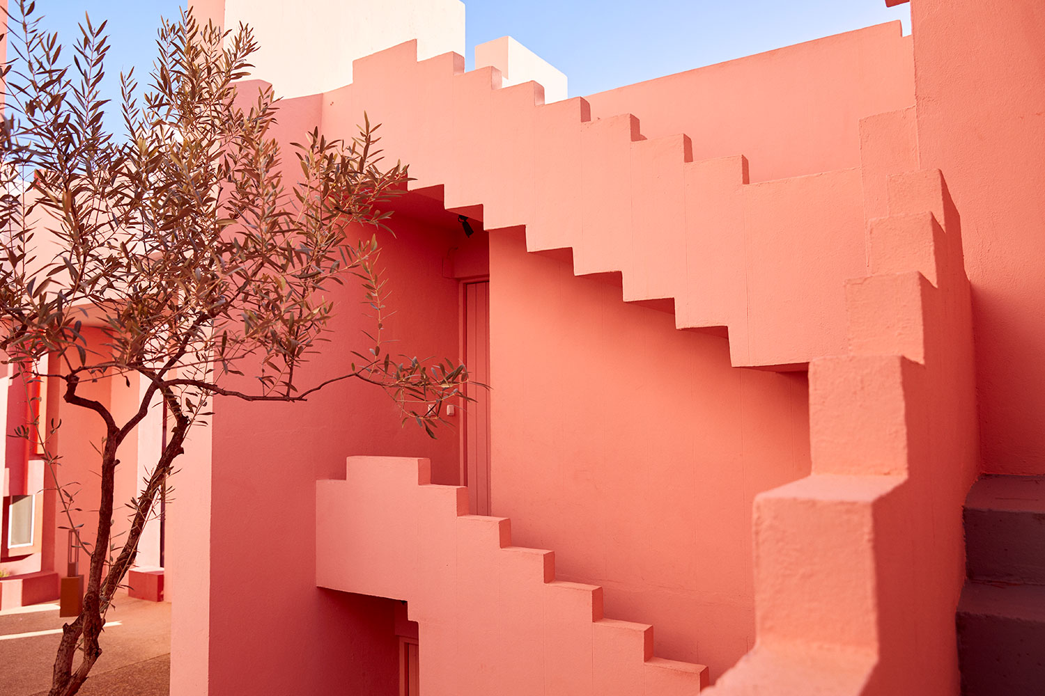 MLM LABEL WALLCANDY LA MURALLA ROJA PLACES TO GO